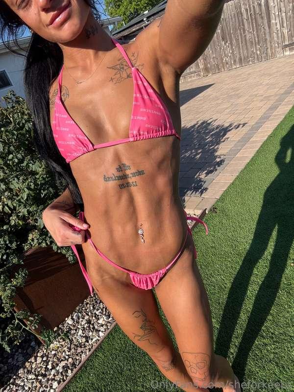 Catching sun rays when i'd rather be catching your cock 🥵