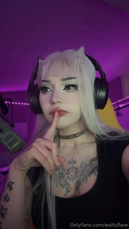 i need a small kiss 😘