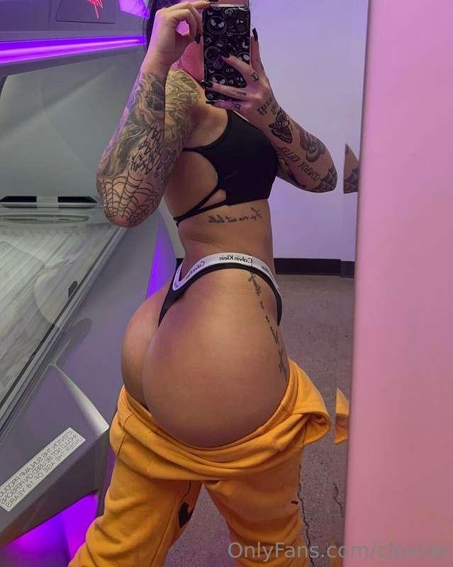 Had to show off how good my leg day was 🥵💧😰