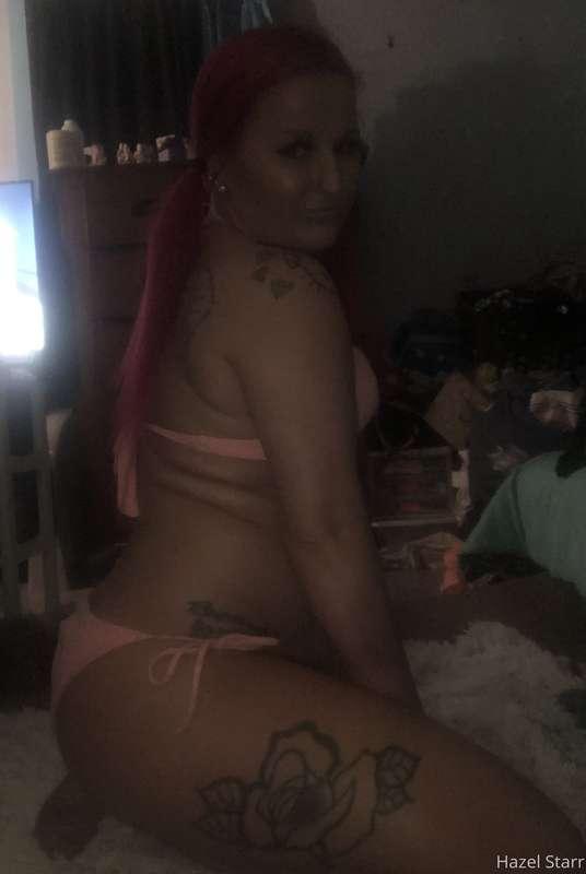 Skins so silky I cant help but rub her❣️