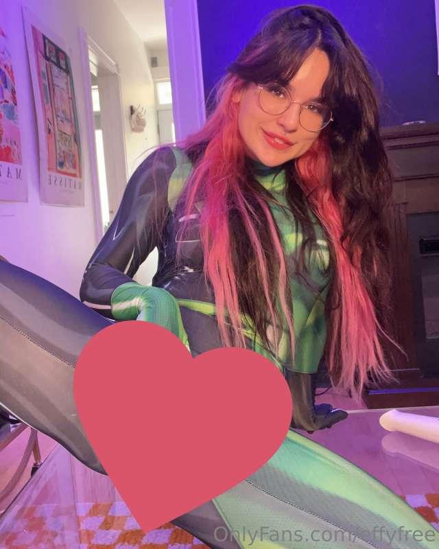 Oops i think i might have ripped my Shego outfit😇