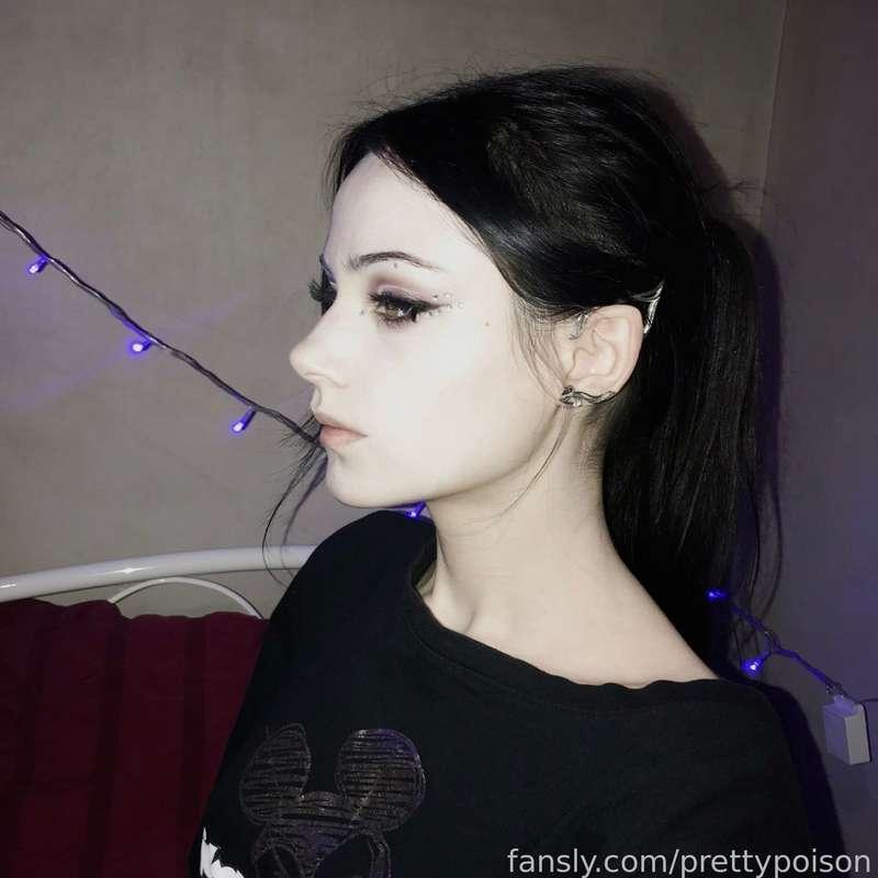 dark elf 🧝🏻‍♀️ ❤️‍🔥 🦇