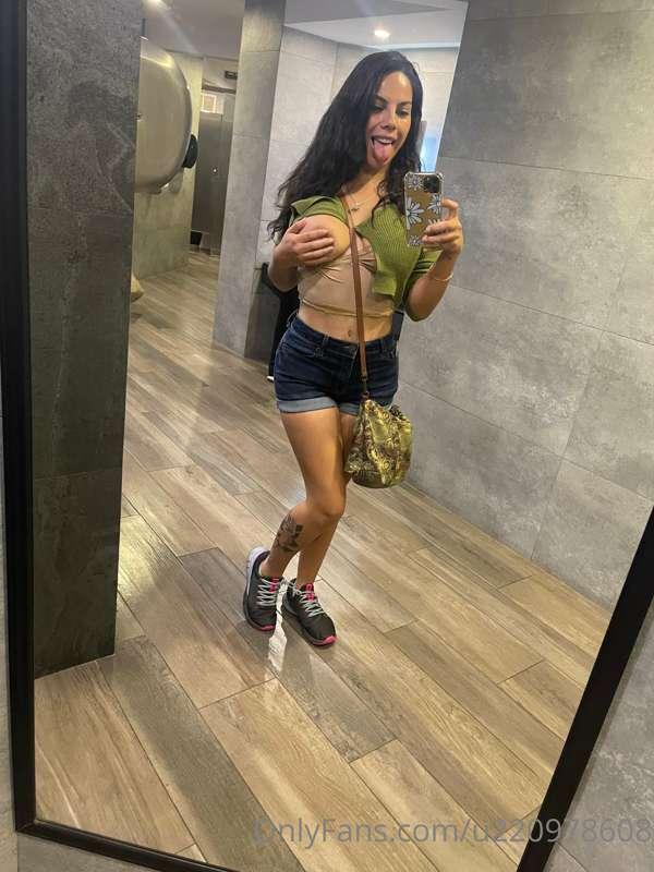 Buena noche miamor <3 

Hora de tu lechita 💦