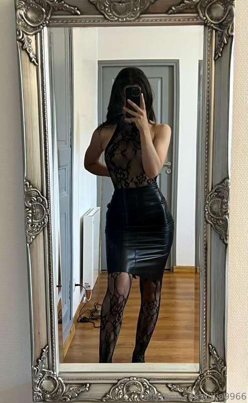Let me be your hot coworker 😈