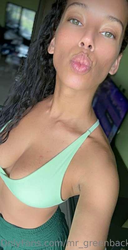 🚨Omg!! This little cum 💦SLUT ➡️@idonttwerkforfree knows how ..