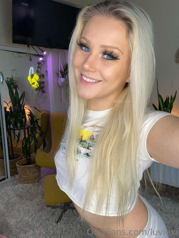 I’m live let’s have some fun 😉 lexiluv.live