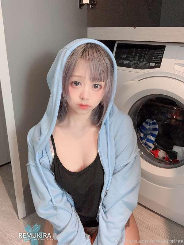 Do you be my butler?
Remu don't like doing housework at all...