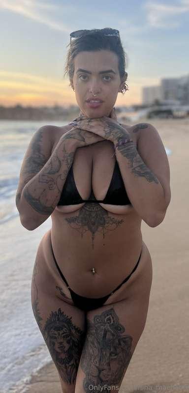 Bikini? Check. Confidence? Check. Let’s do this 💯
