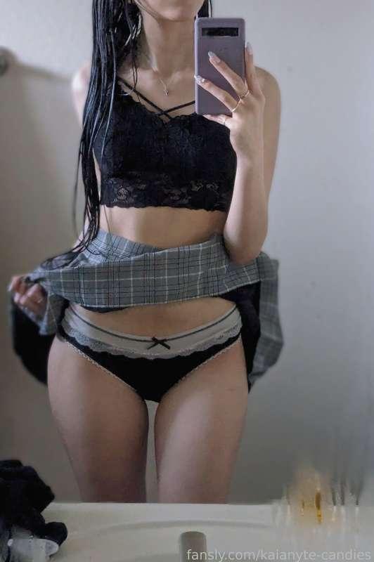 selfie after a hot shower ~
more of my cute panties collection =v=🖤

#fyp #petite #goth #skinny #alt #teen #latina #gothgirl #egirl #longhair #schoolgirl