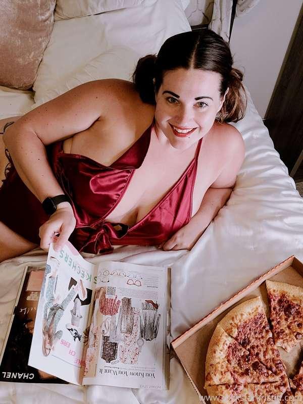 Pizza party live stream in 40 min (9pm EST) on my paid page...