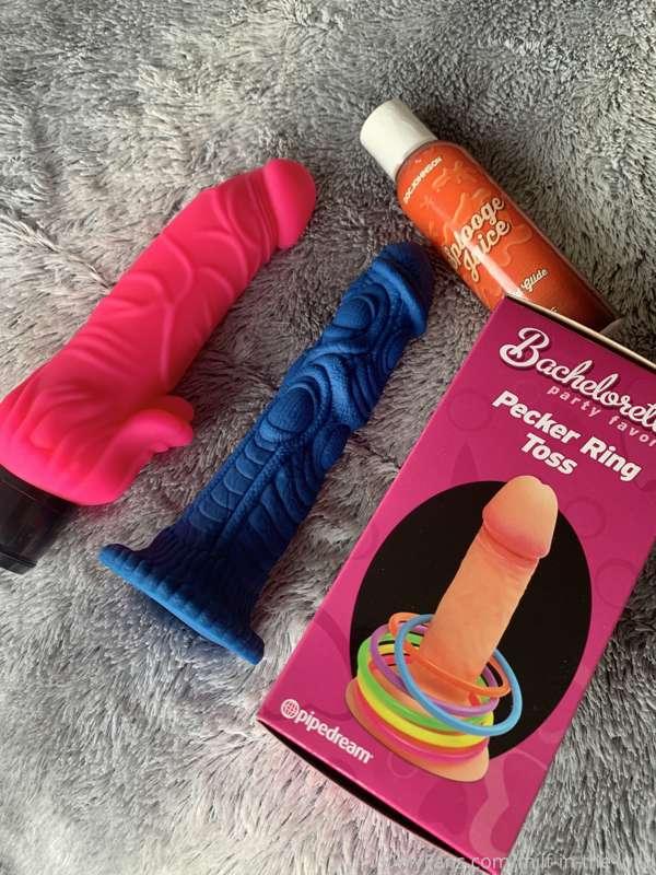 Look what arrived at my house today... new toys! 😬 Which toy..