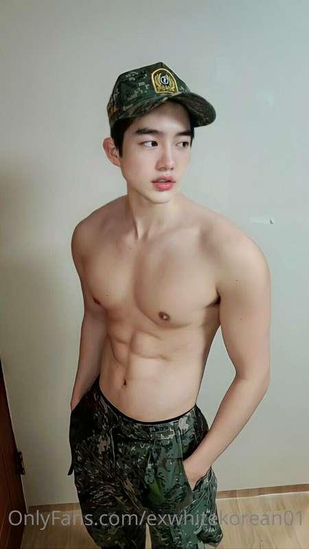 Army ver. Whitekorean 😎

Sexy?