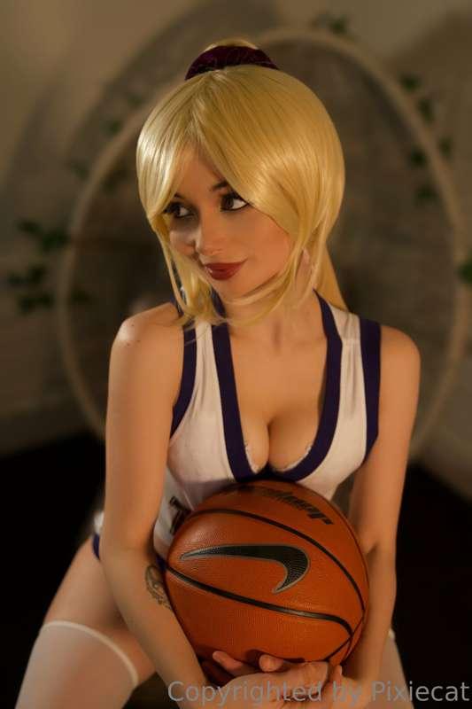 What view of Lola Bunny do you prefer?