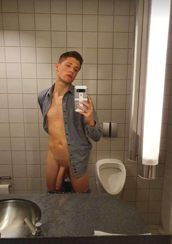 most of you might know my hung german friend @jaden_big alre..