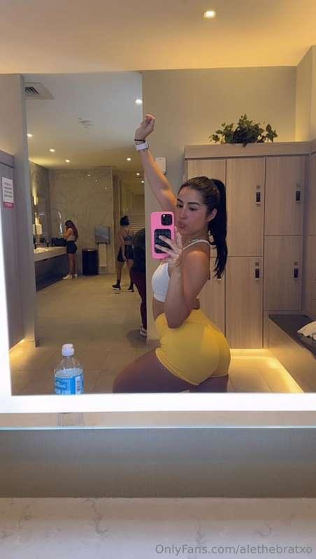 Do you like gym girls? 😏😅