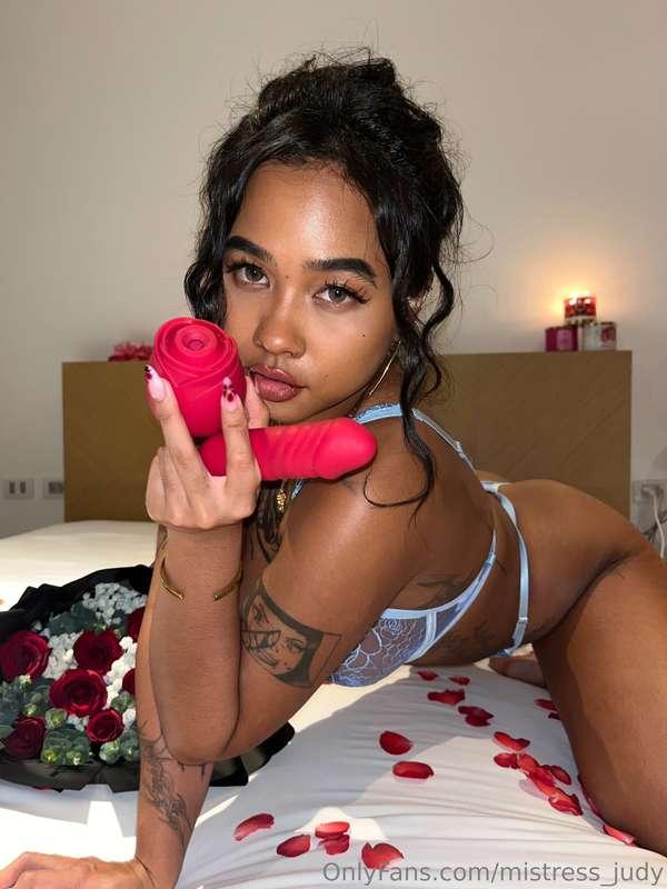 Let me fucking rate your dick how small it is and be my cuck..