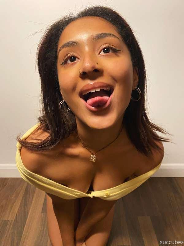 on my knees, mouth wide open for you ⭐️