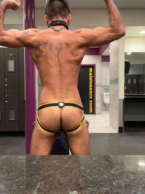 A little Friday Flex with a bit of booty