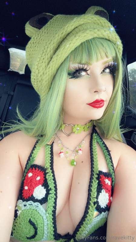 Selfies from your big titty froggy goth rave girlfriend on t..