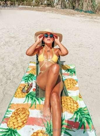 Girls just wanna have sun 😎
