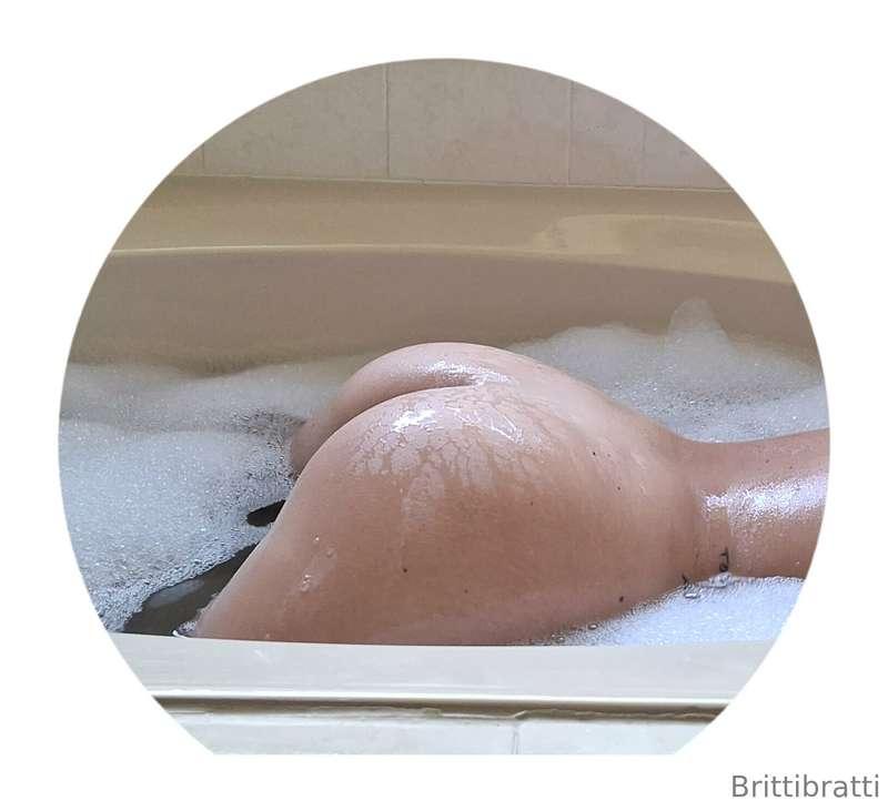 Oh. My.  Does this bath tub make my ass look big?