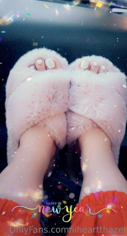 Where are my feet lovers? Would you lick my cute white toes?..