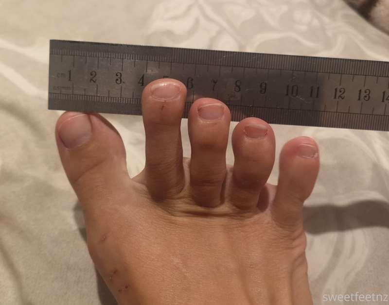 TOE SPREAD MEASUREMENT. 
I was having trouble taking the pho..