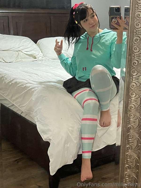 What are you doing? Wanna send me a message? 🤭