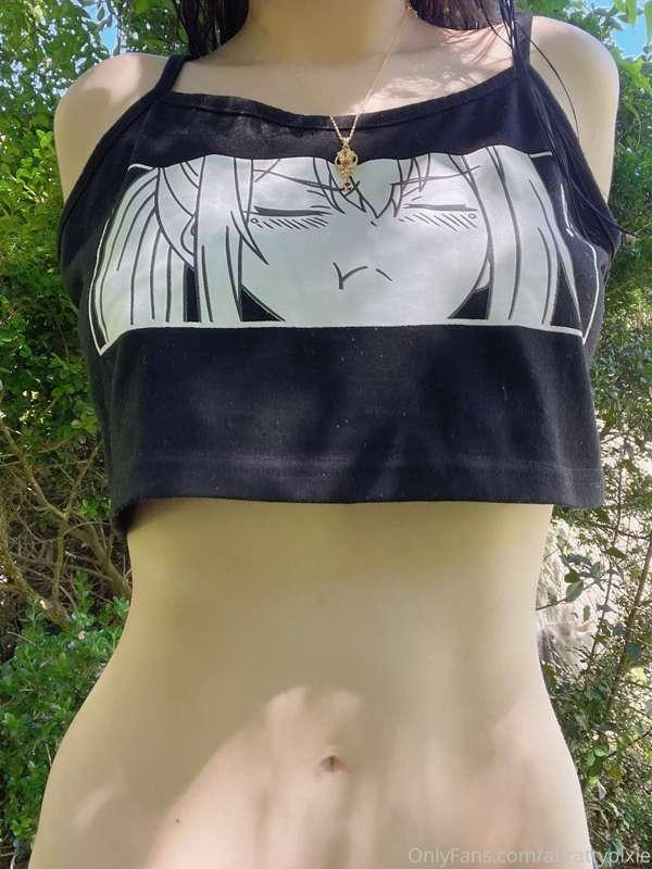 Swipe to lift my shirt!