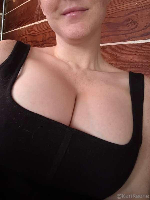 any collar bone fans in the chat? new content soon. just sho..