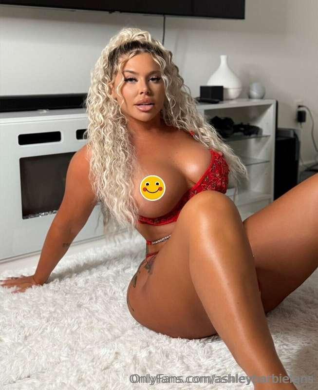 I'm the kinda girl that takes a load in her mouth and spits ..