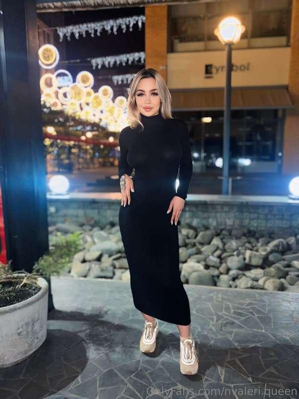 Weekend vibes in full swing! Keeping it chic and comfy with ..