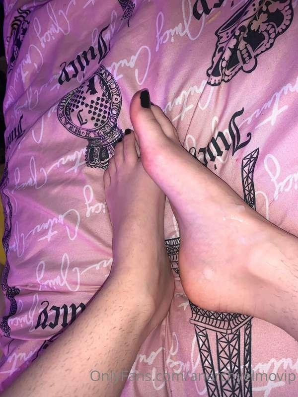 (Tip for more feet related posting)🥰😋
🖤🖤🖤
I’ll be getting to..