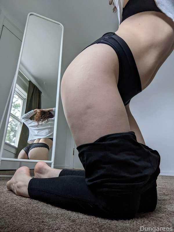You know how  much I love showing of my ass to you in the mirror 🍑