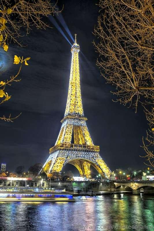 In Paris, France… who’s here 😜🇫🇷