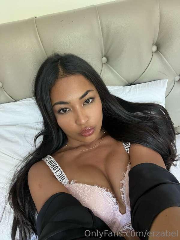 Give me a huge kiss babe 💋