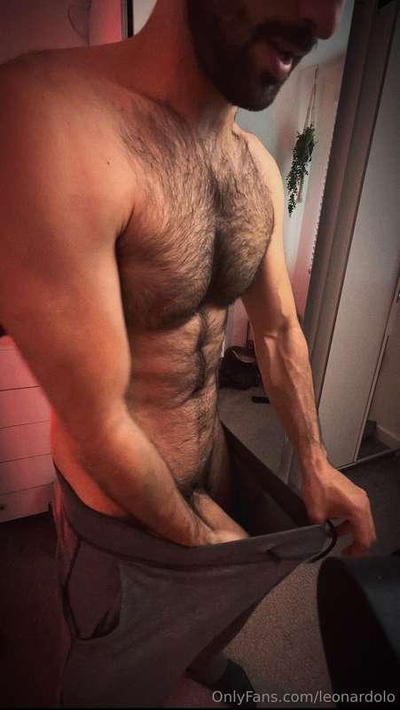 Which do you prefer when it comes to chest hair length?
Excu..
