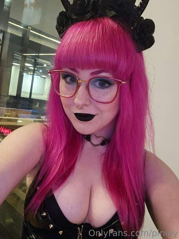 💜 LIVE ON TWITCH💜

It's IRL stream time. Having a lil celebr..