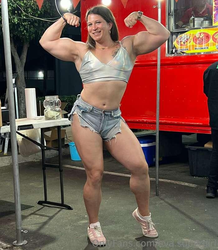 I know I say this a lot, but I LOVE having huge muscles. I a..