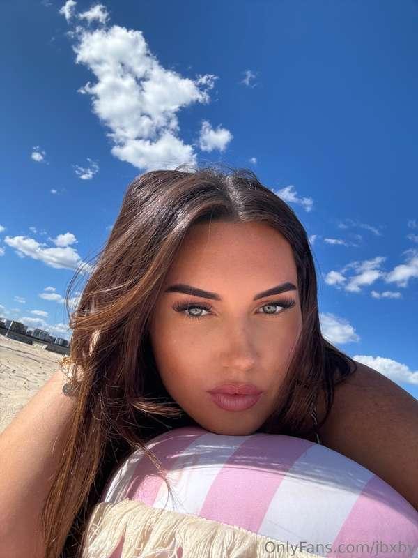 come to the beach with me 👀