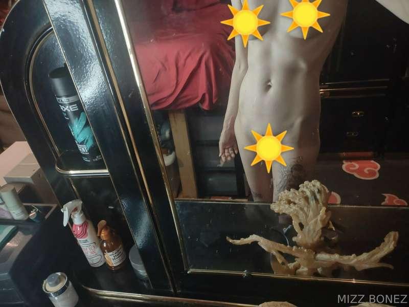 Unlock this set to see more mirror selfies taken exclusively..