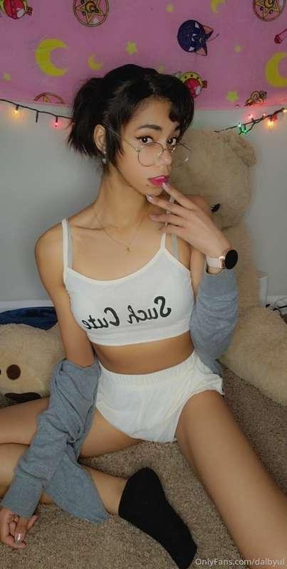 😇😈
Am I the angel you're looking for or the devil beneath it..