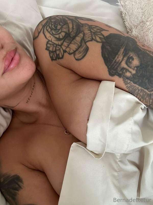 Día de estar en camita, vienes? 🥵