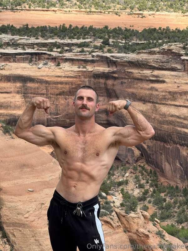 Anyone like to hike? 🏜️