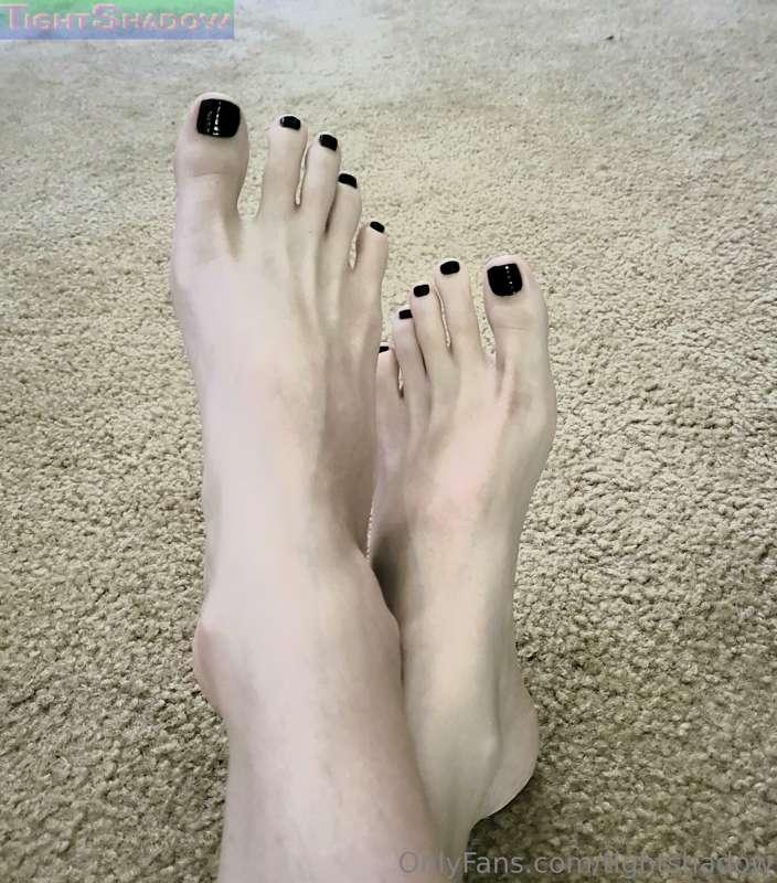 Do you want to see more pics of my feet?