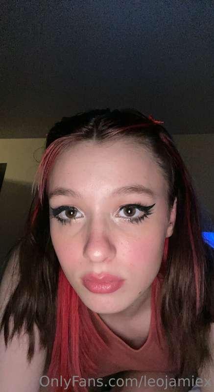 Just feeling myself, bathroom nudes, and anal beads 🥵 get mo..
