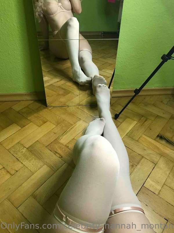 Do u like my legs?Reply to DM... >///<