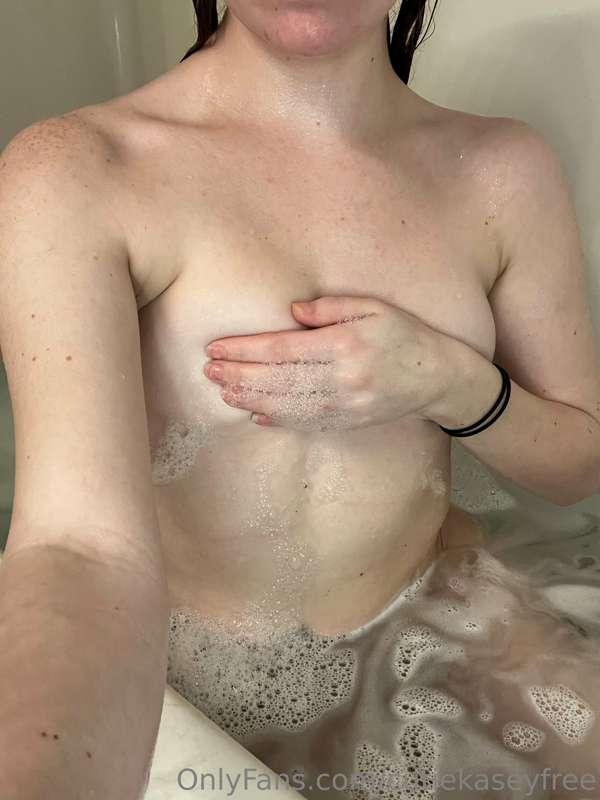 Bath timeeee 🥵