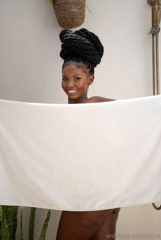 what's behind that towel? 🤭 i'll show you in dm!