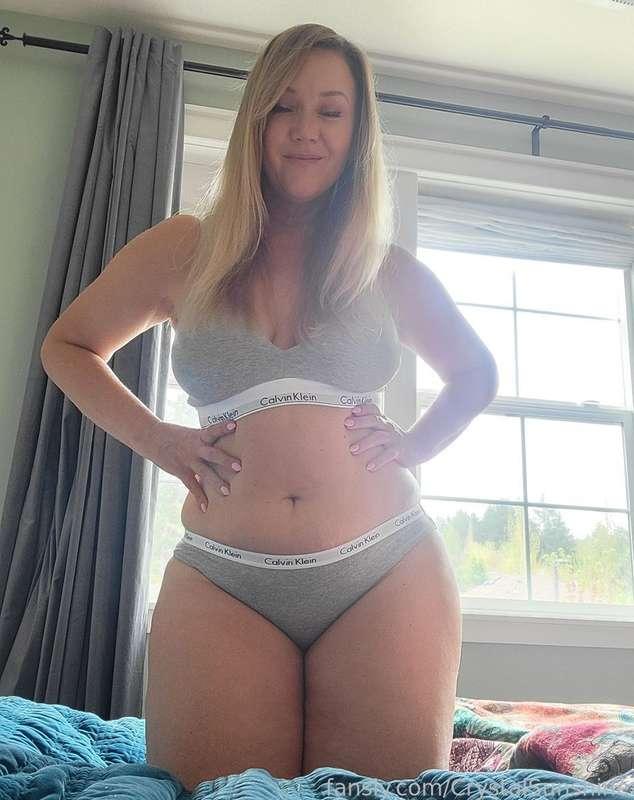 Can you handle these curves? 
#FYP #fansly #curvy #Milf #lingerie #blonde #mombody #bodypositivity #maturewoman #stepmom #olderwoman #gilf #naughty #thicc #thickthighs #thick #confident #mommy #boobs #hotmom #chubby #bbw #plussize 